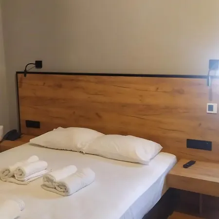 Hotel Plaza *
